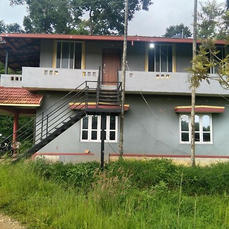 Samz Estate Stay 2Bhk Madikeri Esterno foto