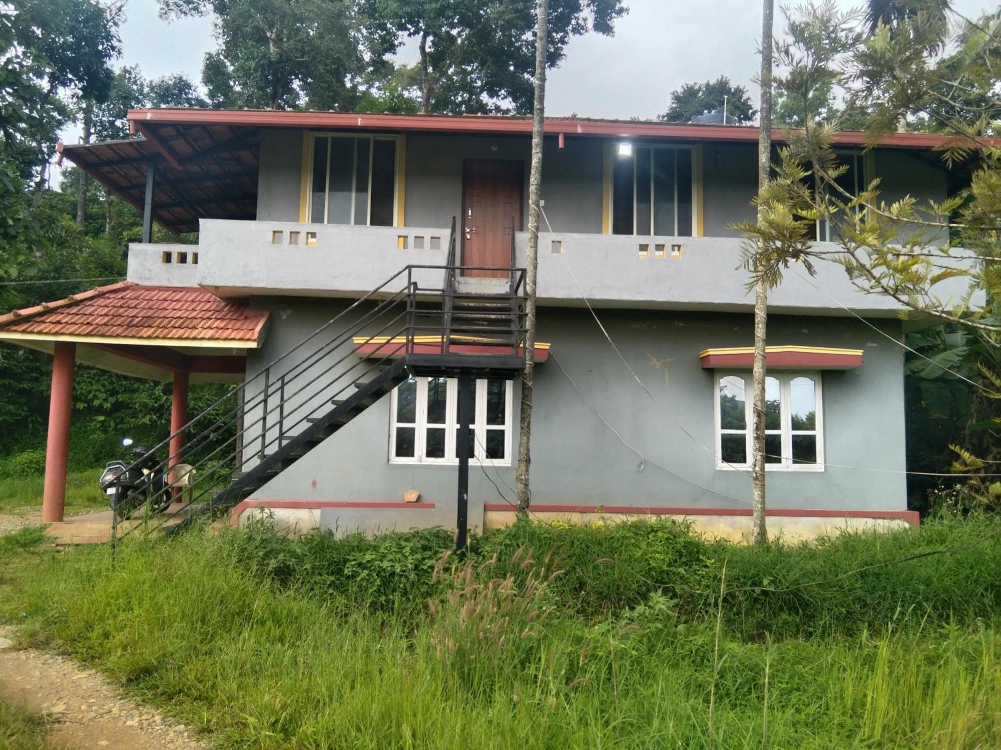 Samz Estate Stay 2Bhk Madikeri Esterno foto