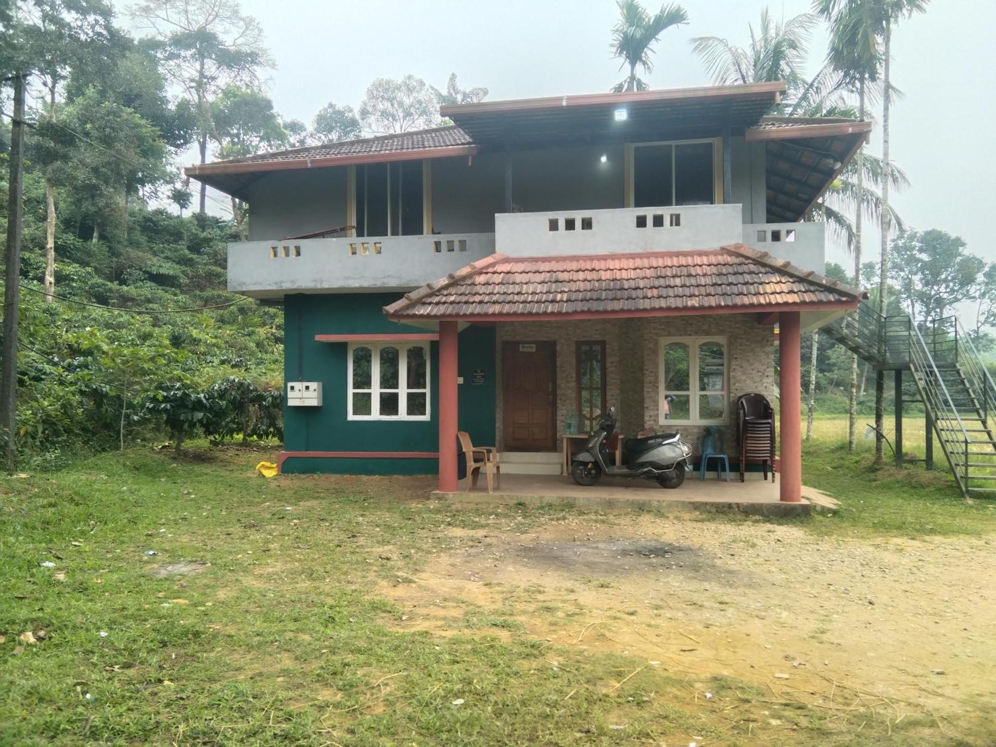 Samz Estate Stay 2Bhk Madikeri Esterno foto